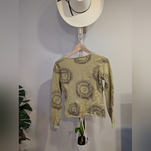 Green sweater/ long sleeve - Picture 3 of 3